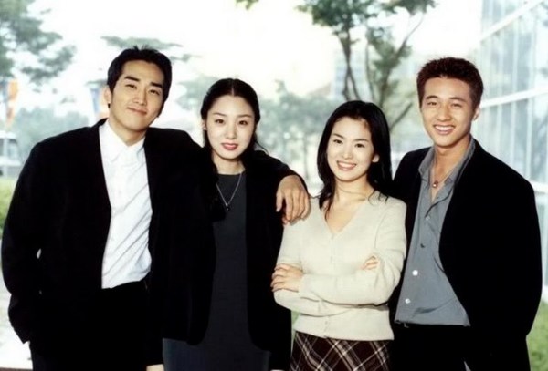 Very young looking versions of Song Seung Heon, Song Hye Kyo, and Won Bin in the drama that gave them almost instant fame in Korea and abroad.