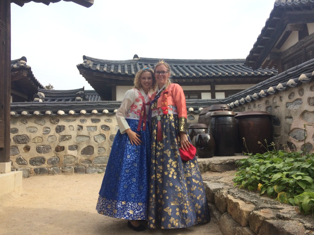 Two Danish girls in&nbsp;Seoul
